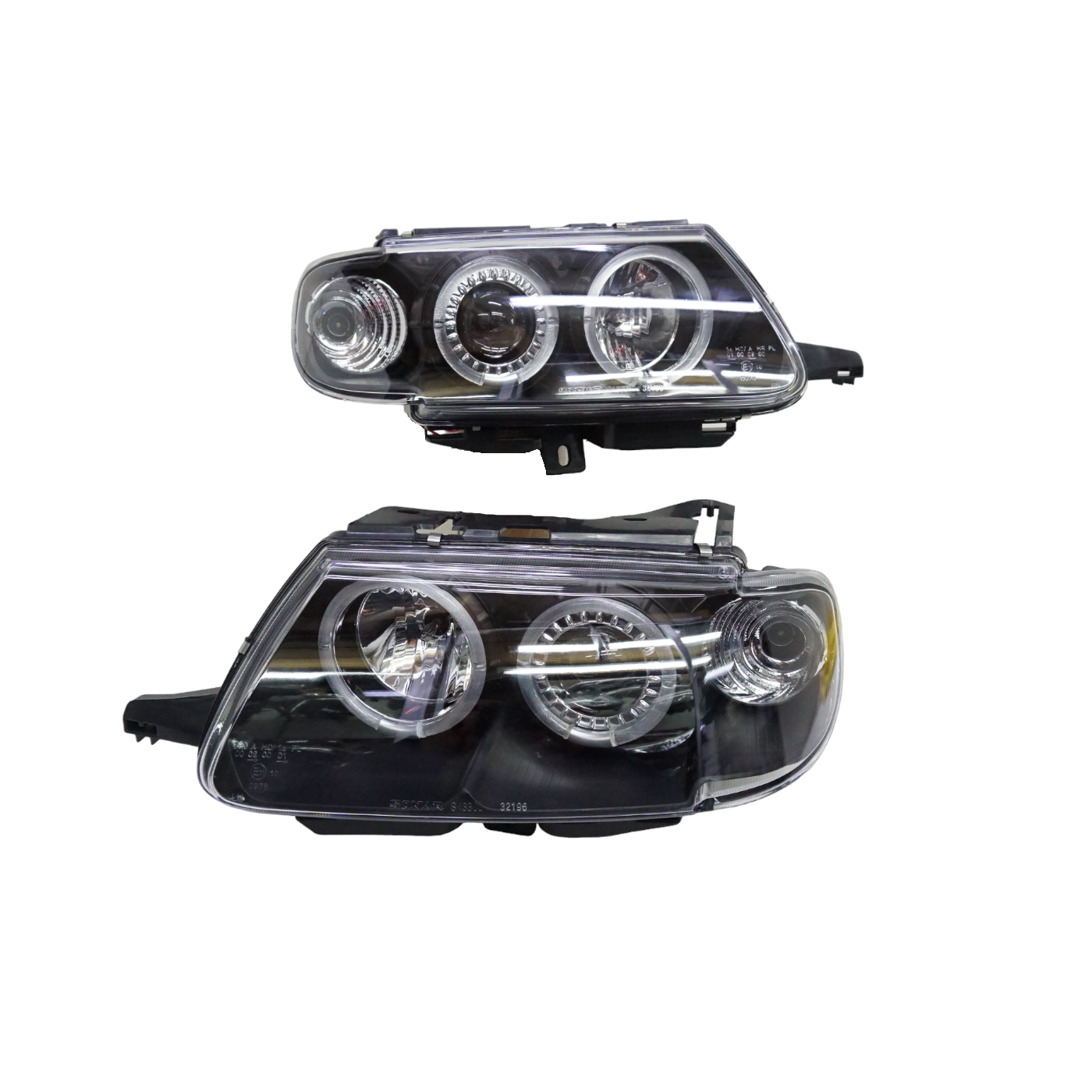 DSC03084-PhotoRoom-1.png Ópticos LED Citroën Saxo 96-99 MK1 fondo negro - Imagen 1