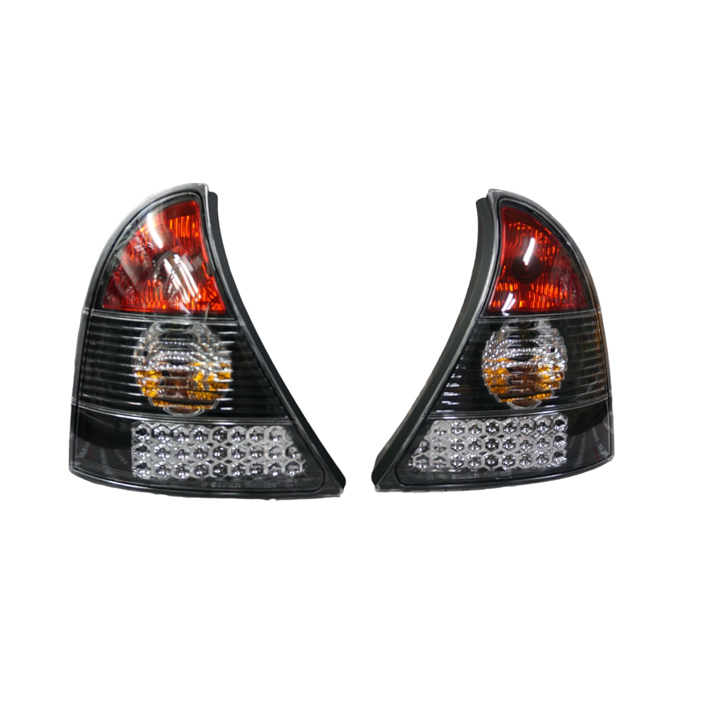 DSC06689-Photoroom.jpg Focos traseros LED Renault Clio MK2 02-08 fondo negro - Imagen 1
