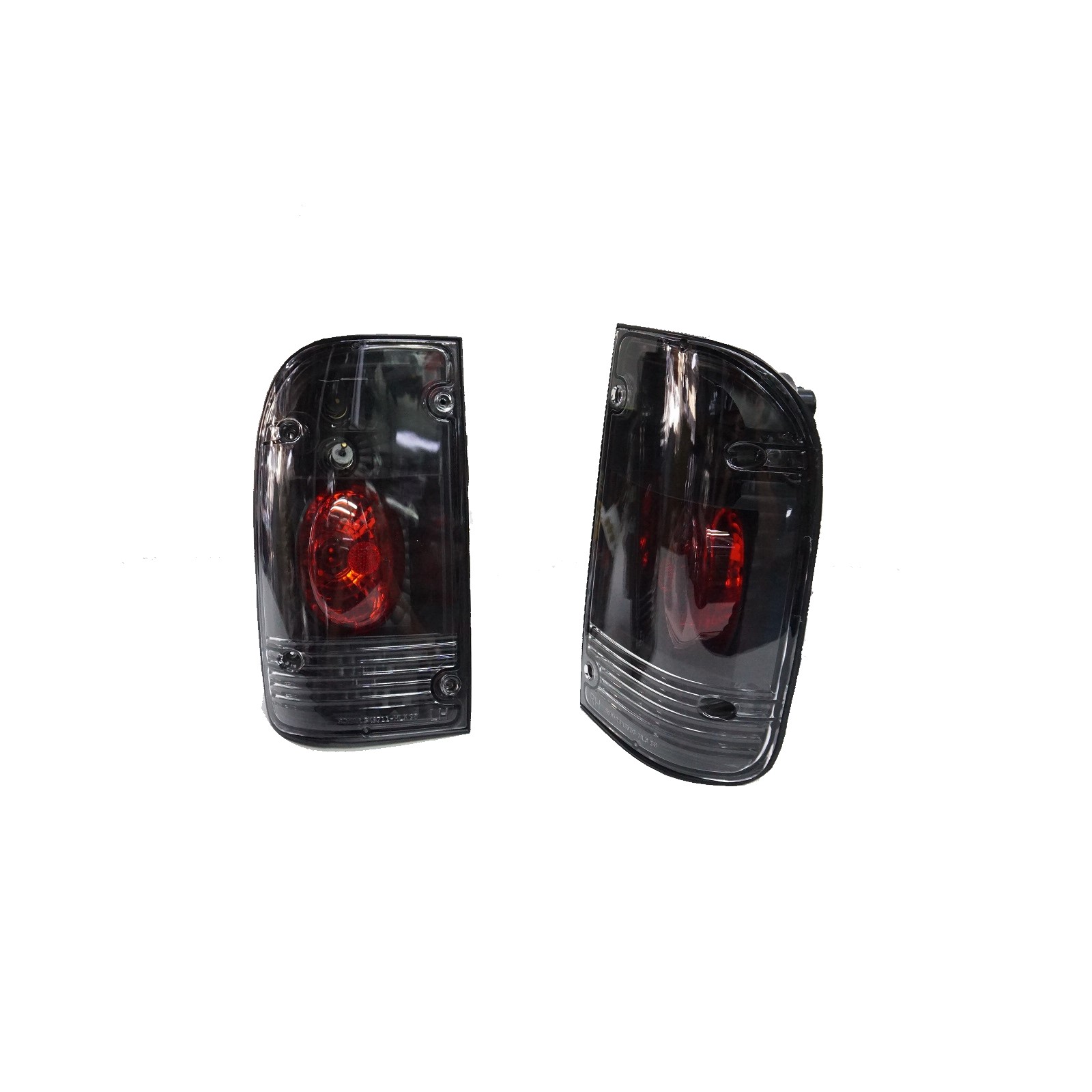 SK3700-HLX98-JM.jpg Focos traseros Toyota Hilux 98-03 fondo negro - Imagen 1